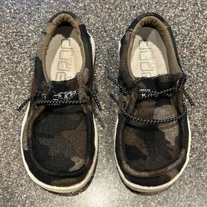 Toddler size 9 Hey Dudes